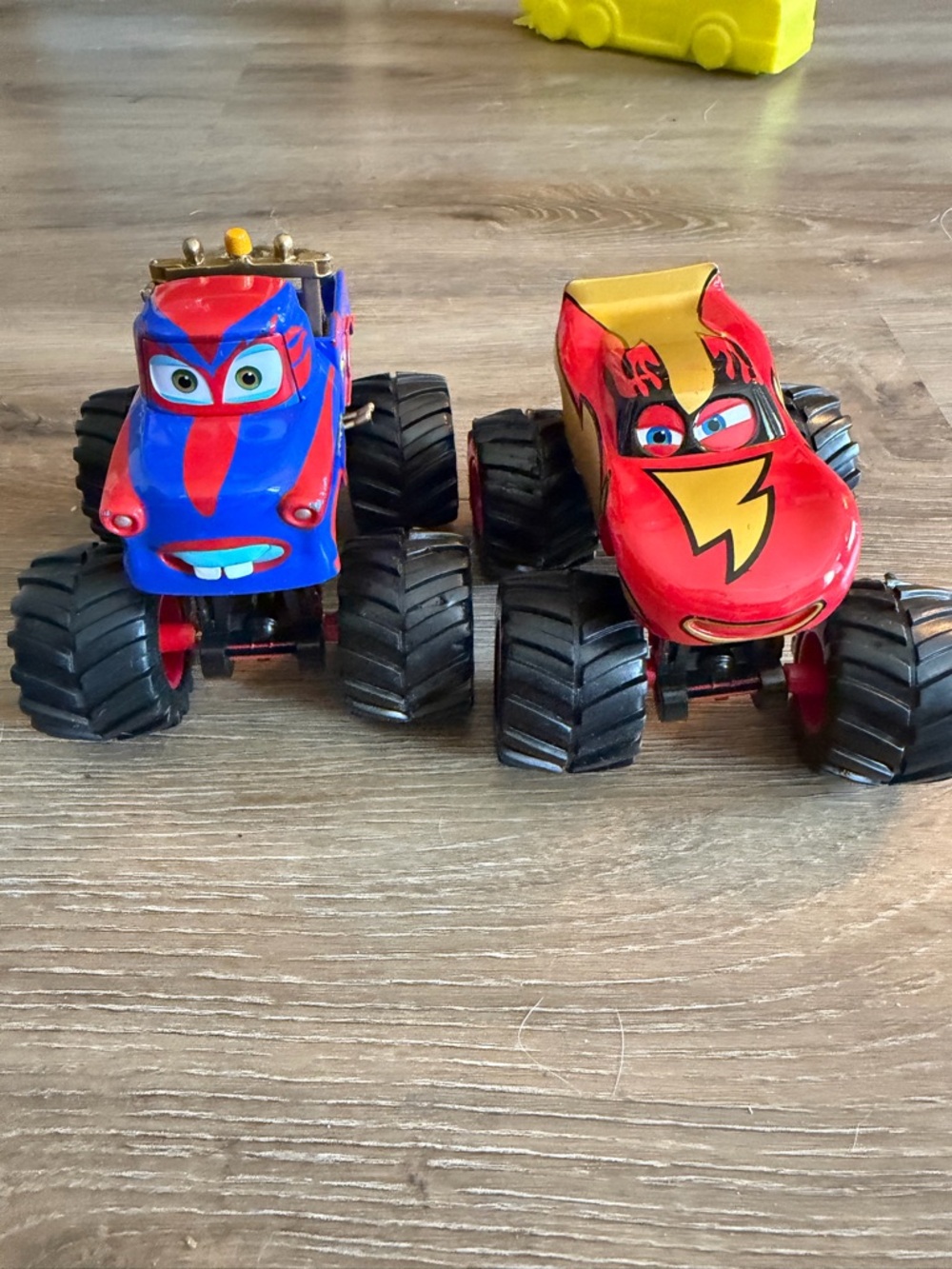 Disney Pixar Cars TORMENTOR FRIGHTENING MCMEAN Monster Truck Mater 1:43 Diecast